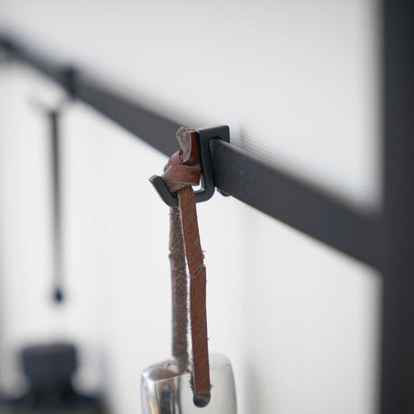 Enkel å plassere langs vegger eller smale områder.