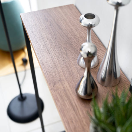 Konsollbord med luftig og stilfull design.