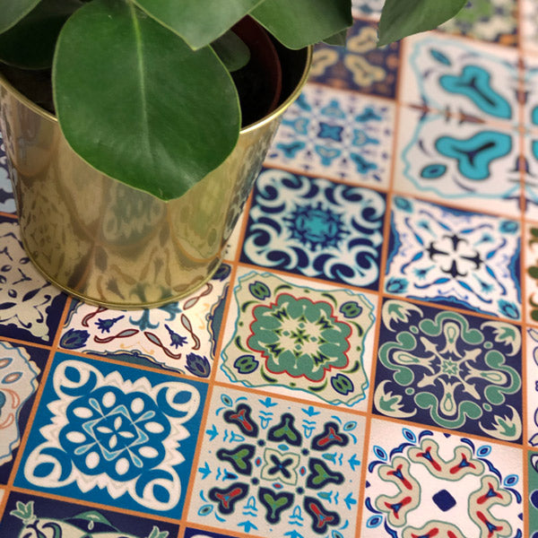 Exempel: Casablanca-plattor i kontakt med plast