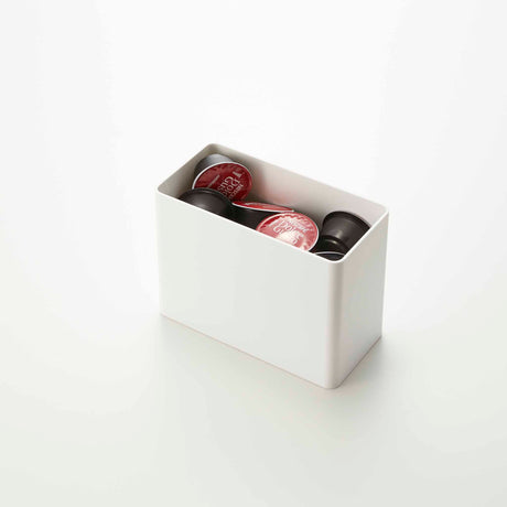 hvit plastboks til kaffeutstyr og småting