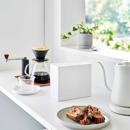 Lufttett kaffeboks 1,6L med måleskje hvit 18,4 x 15,4 cm - Lindas Dekor
