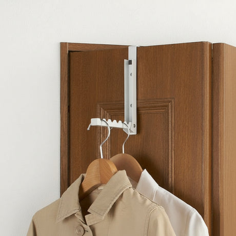 Praktisk opphengsløsning for små garderober og vaskerom.