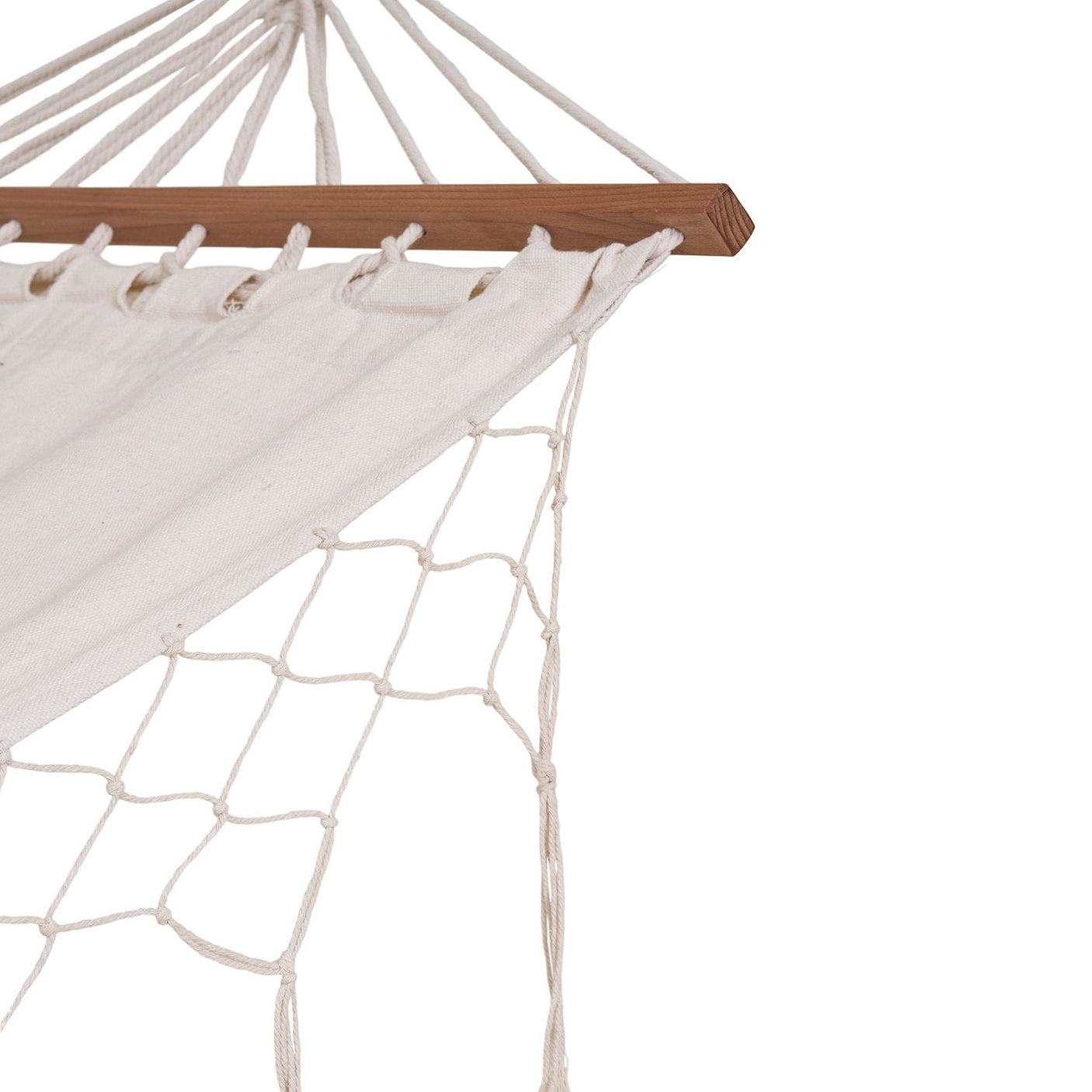 Off white hengekøye med naturlige detaljer for avslapning utendørs