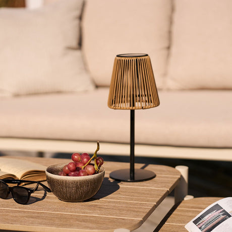 Salford utelampe brukt til stemningslys på terrasse om kvelden