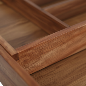 Bestikkorganisator i tre med justerbar bredde for optimal kjøkkenoppbevaring