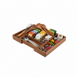 Uttrekkbar kjøkkenskuff i heltre med praktiske rom for bestikk og redskaper