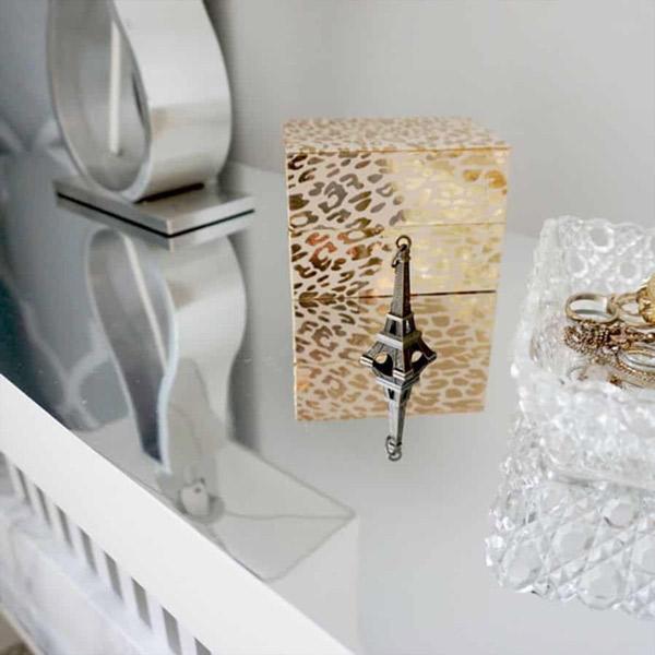 Prov: Spegeleffektfolie för kontaktplast