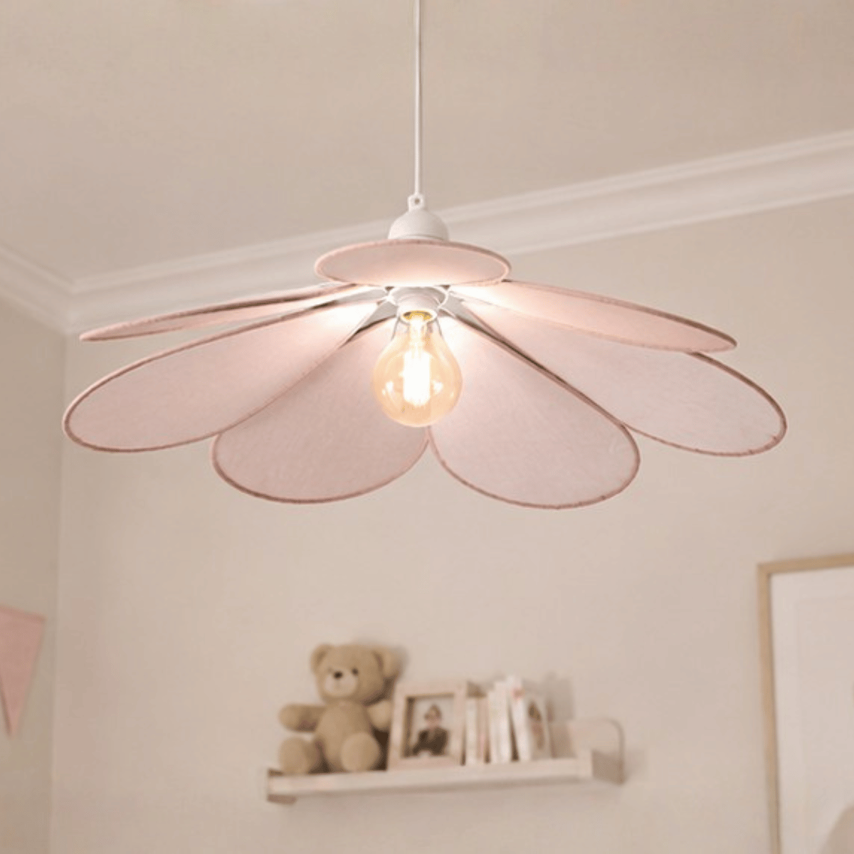 Taklampe kronblad rosa 64 cm - Lindas Dekor Taklampe