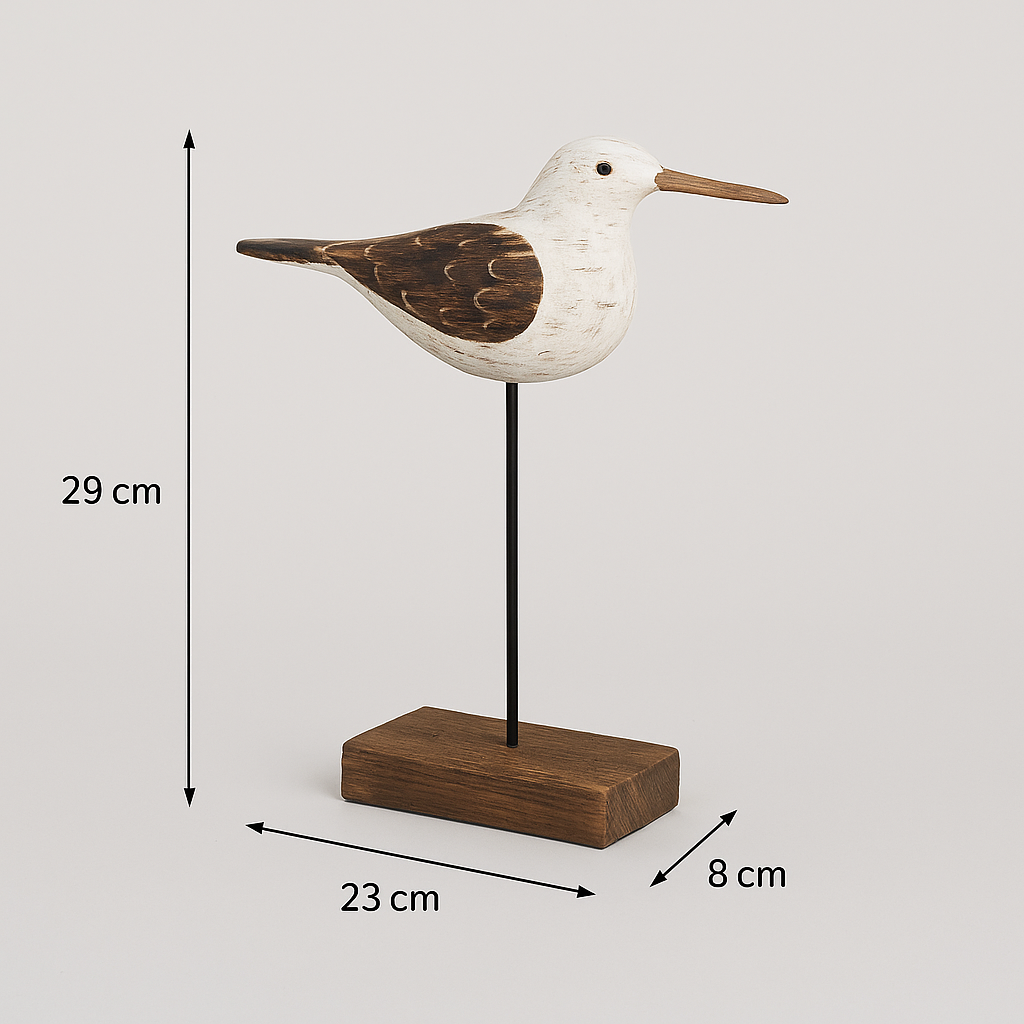 Håndmalt dekorativ måke på trebase mot nøytral bakgrunn, vist med mål 29×23×8 cm.