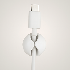 Selvklebende vegghengt kabelholder, perfekt for å få orden i kabler. 