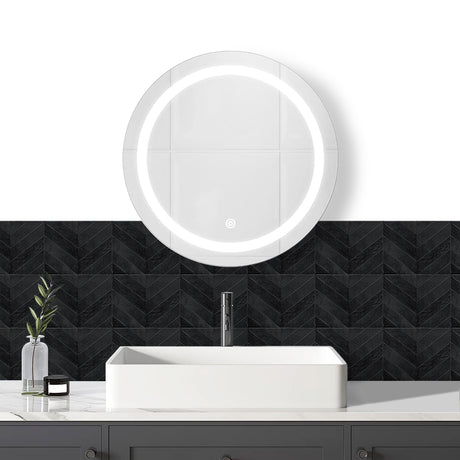 Den dype, mørke fargen gir et elegant og harmonisk preg i rommet.