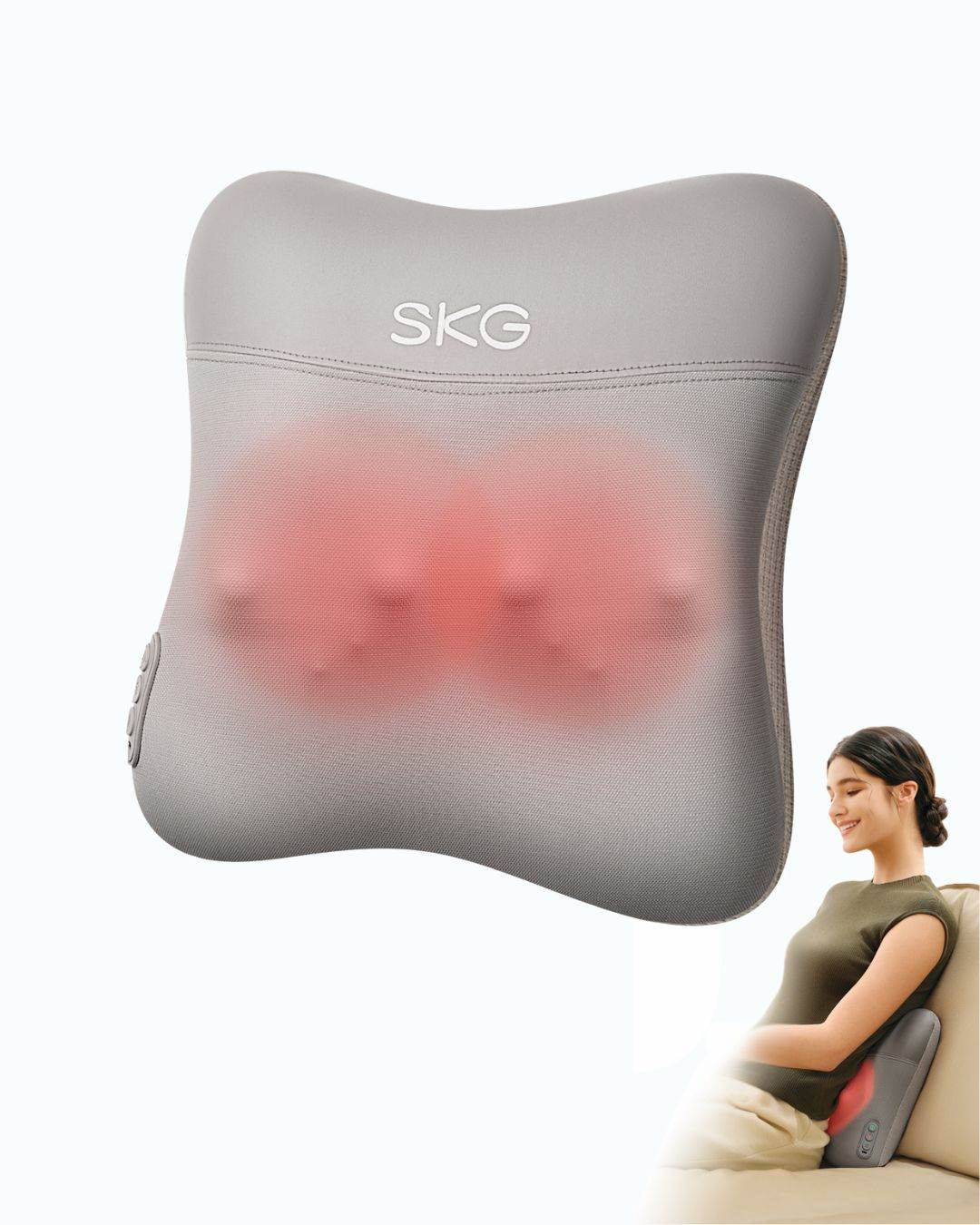 SKG VS500 massasjepute med oppvarming, brukt av kvinne i sofa for ryggmassasje