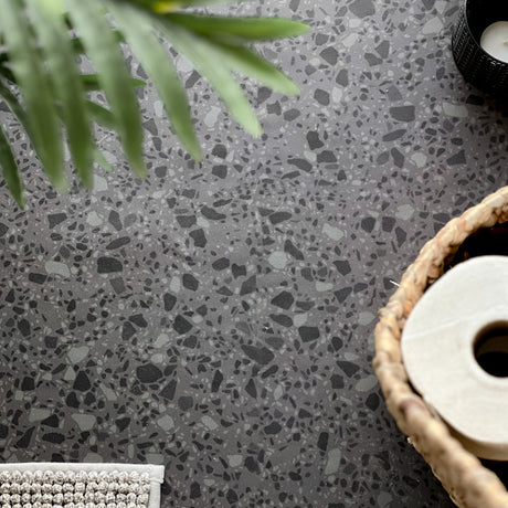 Venezia terrazzo fliser montert som backsplash på kjøkken