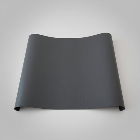 Grå sklisikker skuffematte – fleksibel hyllebeskytter til kjøkken, skap og skuffer.