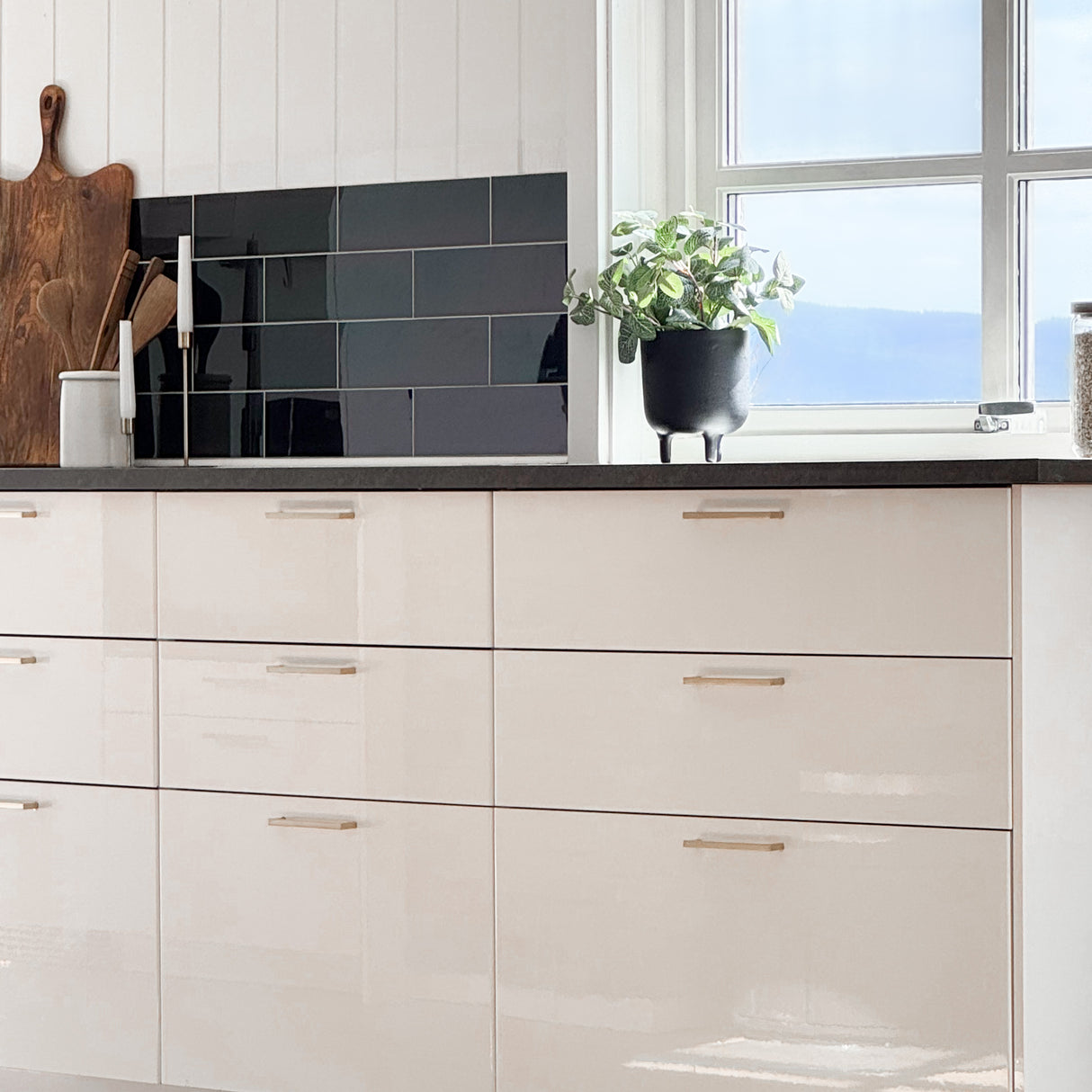 Vareprøve: Hailey sort selvklebende veggfliser