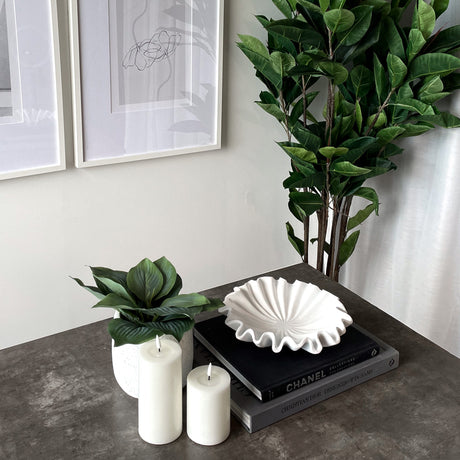 Betonglook kontaktplast brukt som dekorativ overflate i interiør