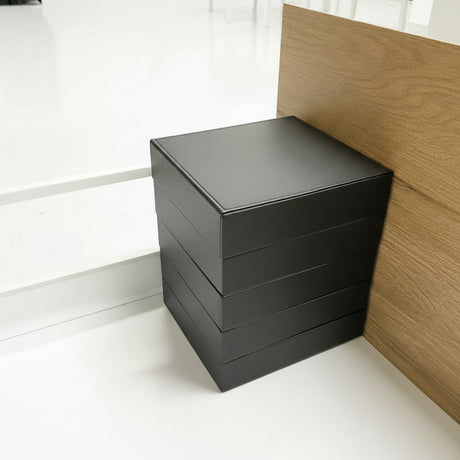 Smyckeskrin 4 våningar i konstläder svart