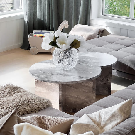 Kjøkkenbenkeplate fornyet med grå steinlook kontaktplast – før og etter