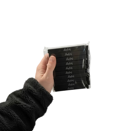 Praktisk og solid poseklips i sort – enkel å bruke for å forsegle åpne matposer
