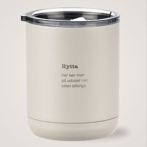 Termokopp med hank hytta passer perfekt for å nyte kaffen sin i solveggen på hytta. 
