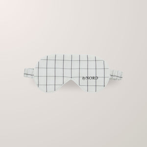 Sovemaske med ruter og elastisk stropp.