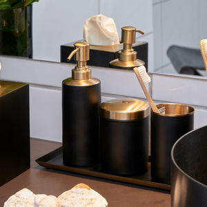 Luksuriøs såpedispenser fra Halvor Bakke hos Lindas DekorLuksuriøs såpedispenser fra Halvor Bakke hos Lindas Dekor