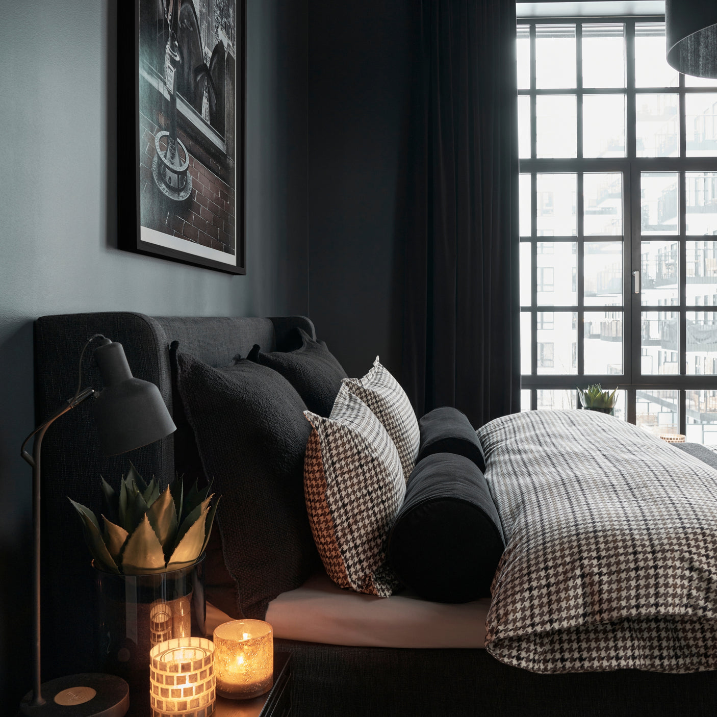 Luksuriøst sengesett i beige sateng fra Halvor Bakke kolleksjonen