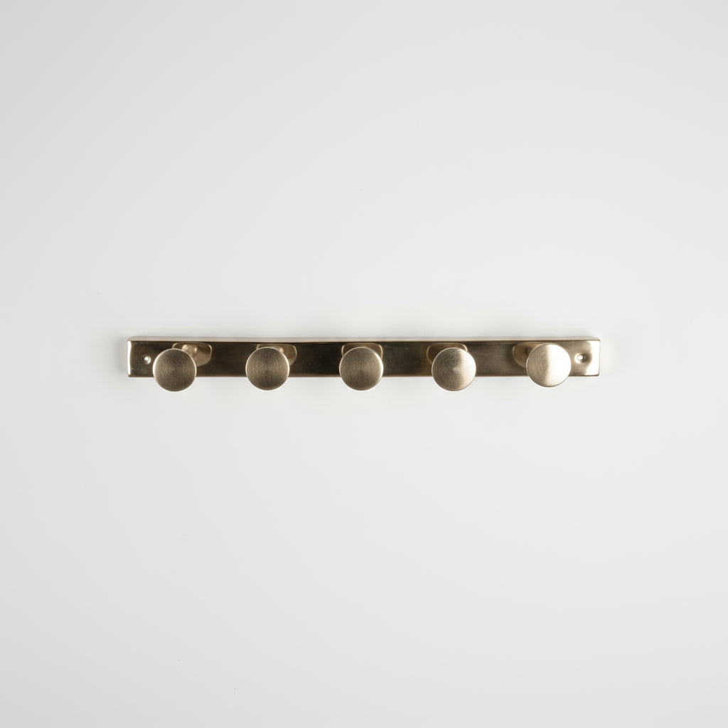 sølv knaggrekke i metall med fem kroker