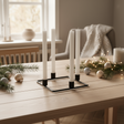 kvadratisk lysestake i metall til advent