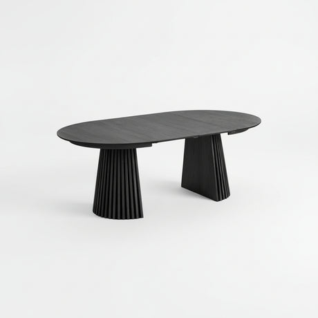 Kvadratisk bilde av Osaka spisebord i sort eikefiner med to ileggsplater