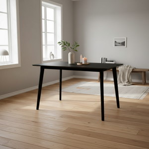 Kvadratisk nærbilde av bordplate i svart MDF