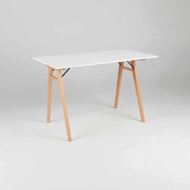 Kvadratisk produktbilde av Vojens skrivebord hvit med naturben