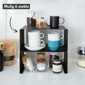 Hylle med åpen design for enkel tilgang til oppbevarte gjenstander.