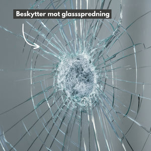 3. Påføring Enkel montering av beskyttelsesfolie på glass med skrape for luftboblefri påføring

