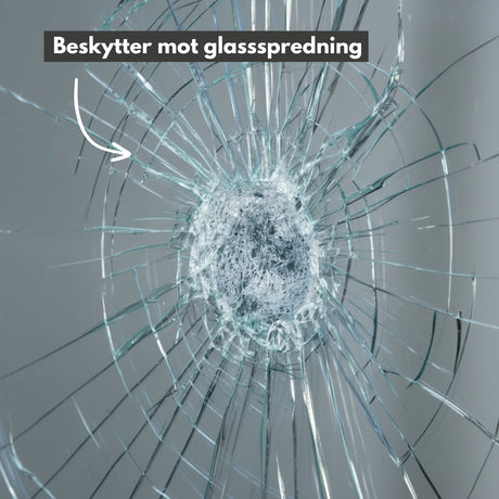 3. Påføring Enkel montering av beskyttelsesfolie på glass med skrape for luftboblefri påføring

