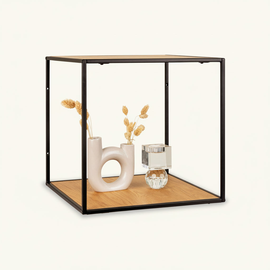 Vita vegghylle i eikelook med sort ramme 36 cm montert på vegg