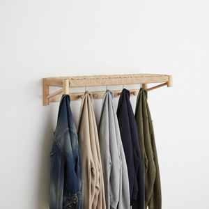 ggmontert hattehylle med plass til vesker og luer