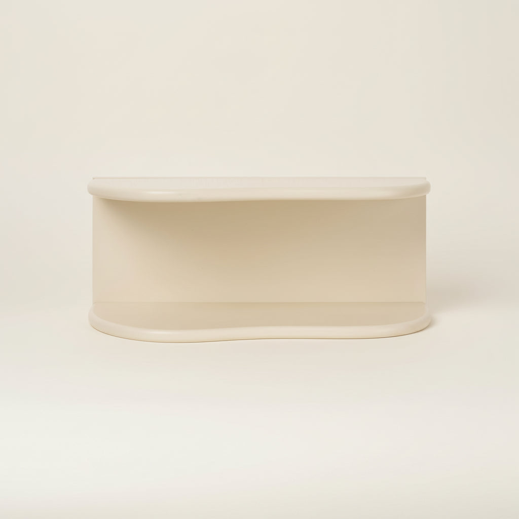 Botta vegghylle beige sett fra siden, viser dybde 17,5 cm og frontkant