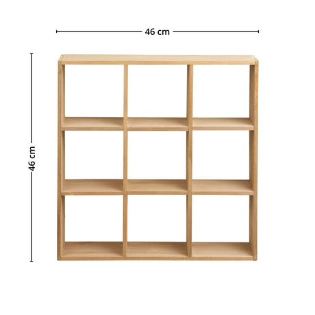 Furu vegghylle brukt i stue
