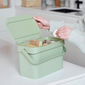 Grønn matavfallsbeholder 5 L til sortering på kjøkkenet