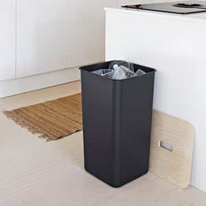 plassbesparende resirkuleringsbøtte til emballasje og flasker