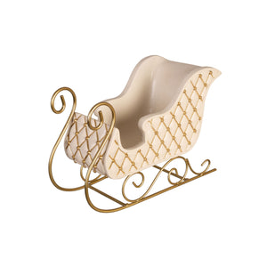 Slede i hvitt med gullrutemønster og metallmeder, 30x13x20 cm – dekorativ julefigur til innendørs bruk.