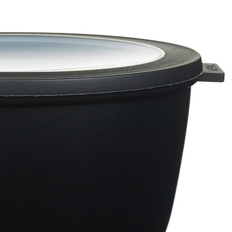 Stor oppbevaringsbolle med lokk i sort plast