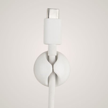 Selvklebende vegghengt kabelholder, perfekt for å få orden i kabler. 