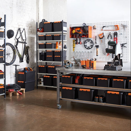 SmartStore oppbevaringssystem i garasje med hyller og oppbevaringsbokser