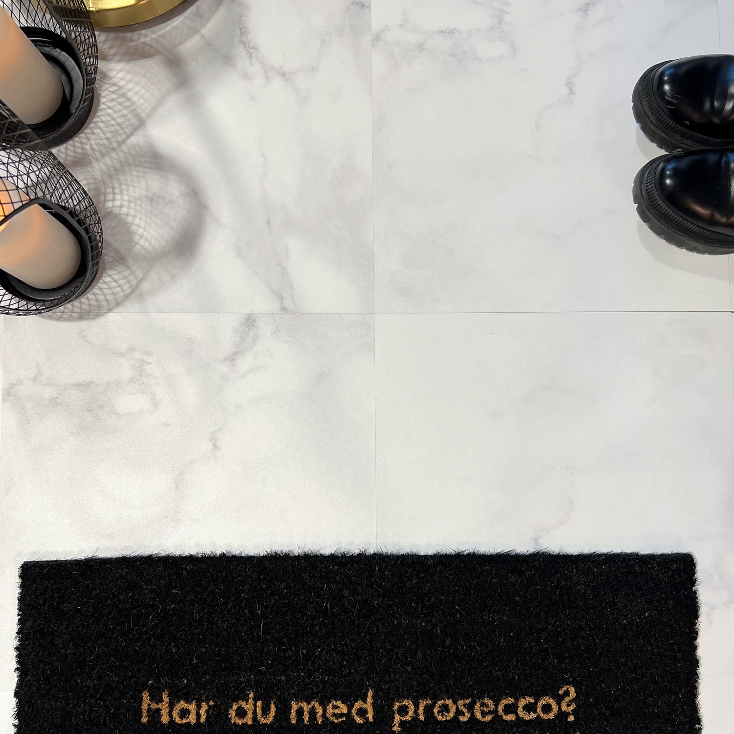 Prov: Självhäftande plattor i vit marmor från Athena