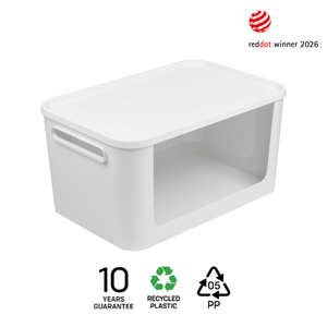 Hvit oppbevaringsboks med åpen front, laget av resirkulert plast