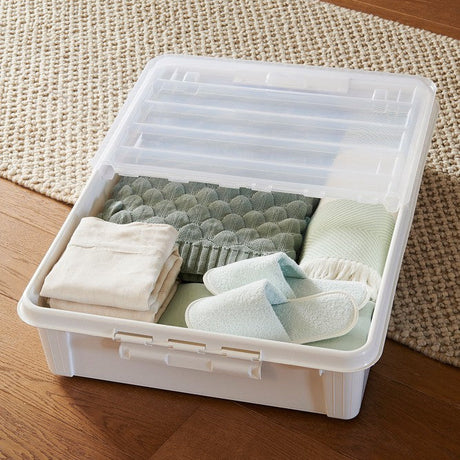 Oppbevaringsboks med organisert oppbevaring av klær og tekstiler