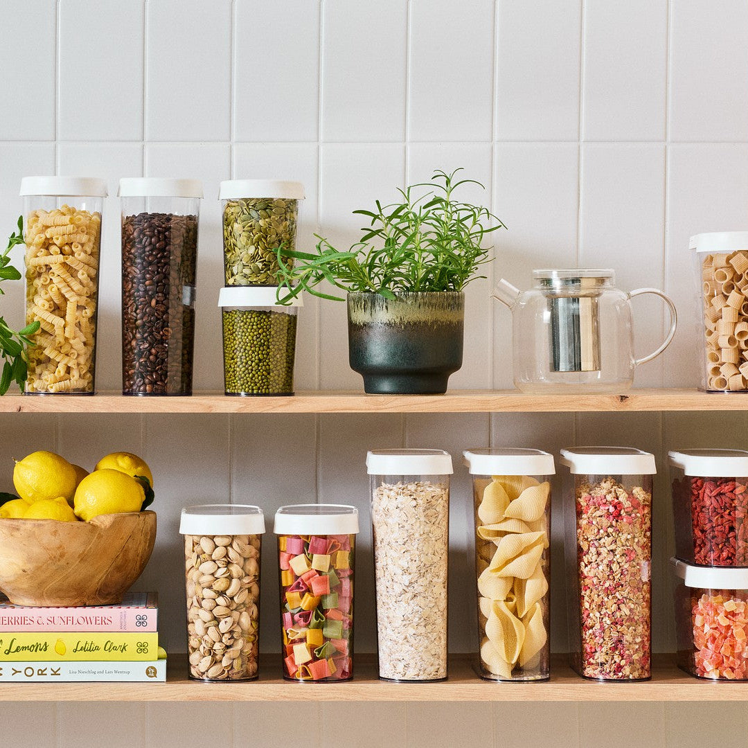 Tørrvarebeholder til organisering av kjøkkenskap
