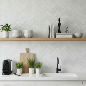 Vilde selvklebende veggfliser med fiskebensmønster i lysegrått